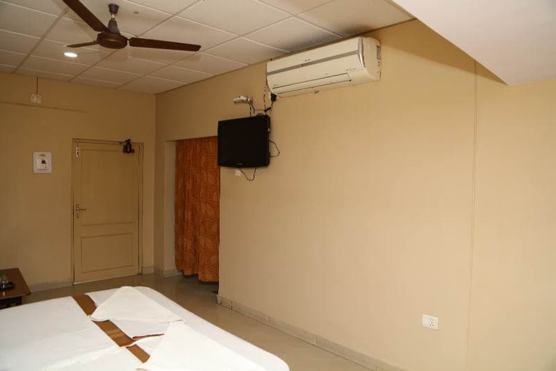 Hotel Panchratan - Tap to explore photos