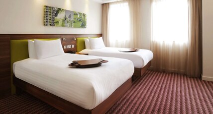 Hampton by Hilton Birmingham Broad Street Room Type - TWIN PREMIUM ROOM NS