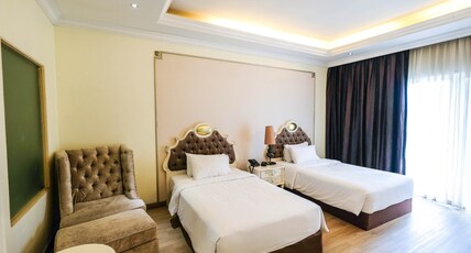 LK Miracle Suite Hotel Pattaya Room Type - Deluxe Twin Bed