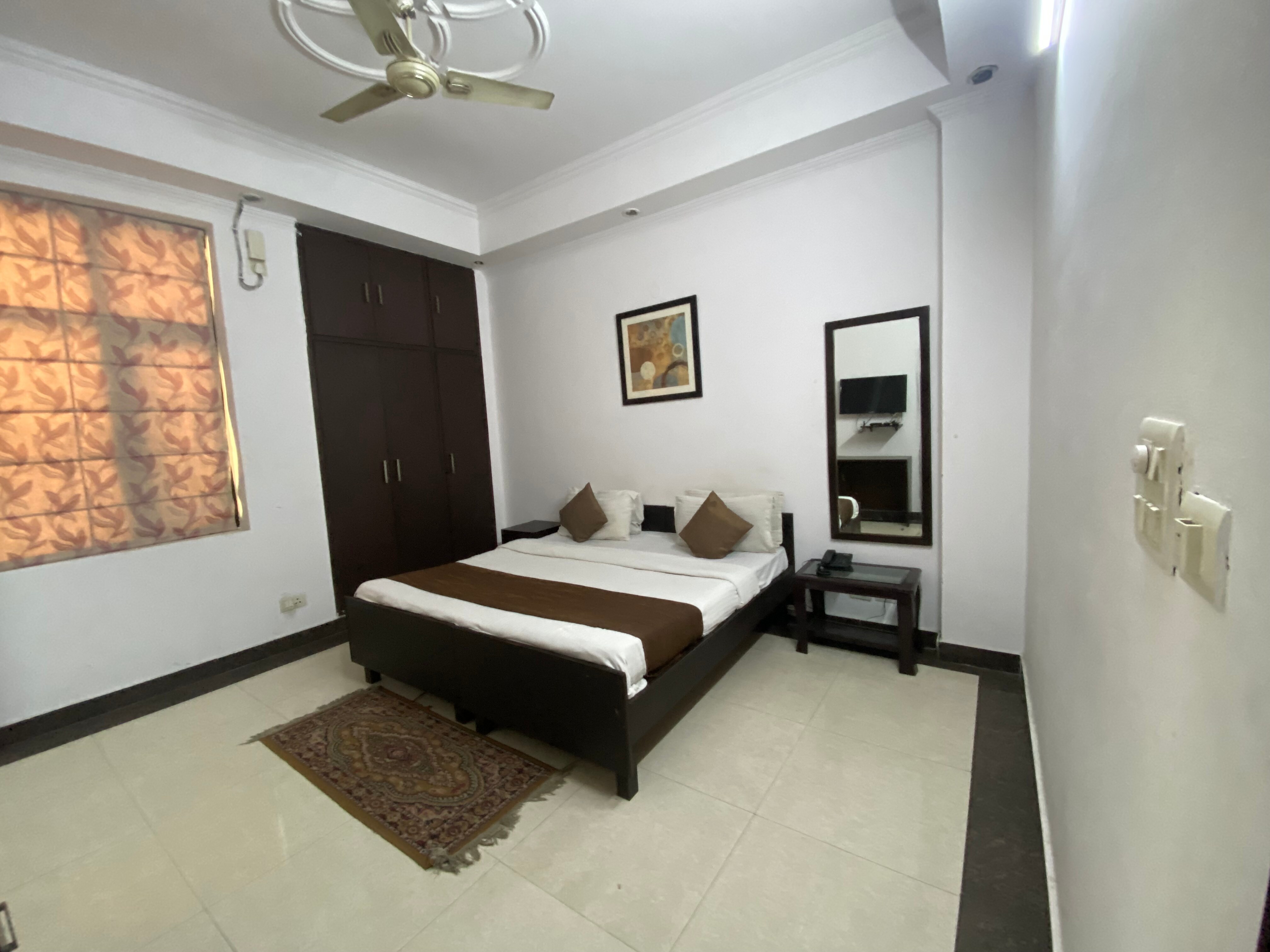 Diamond Rooms - Tap to explore photos