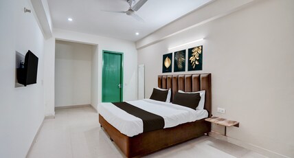 Townhouse DLF Phase-4 MG Road Cyber Hub Room Type - Classic