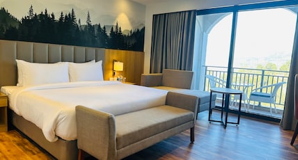 Best Western Matra Kasauli Room Type - King Bed Non Smoking Deluxe Room