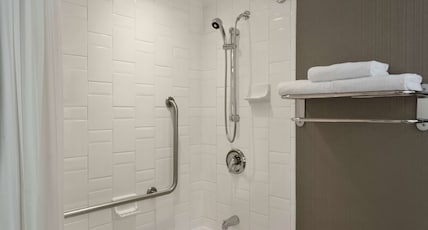 Hilton Vancouver Airport Room Type - 1KING 1BDRM ACCESSIBLE STE