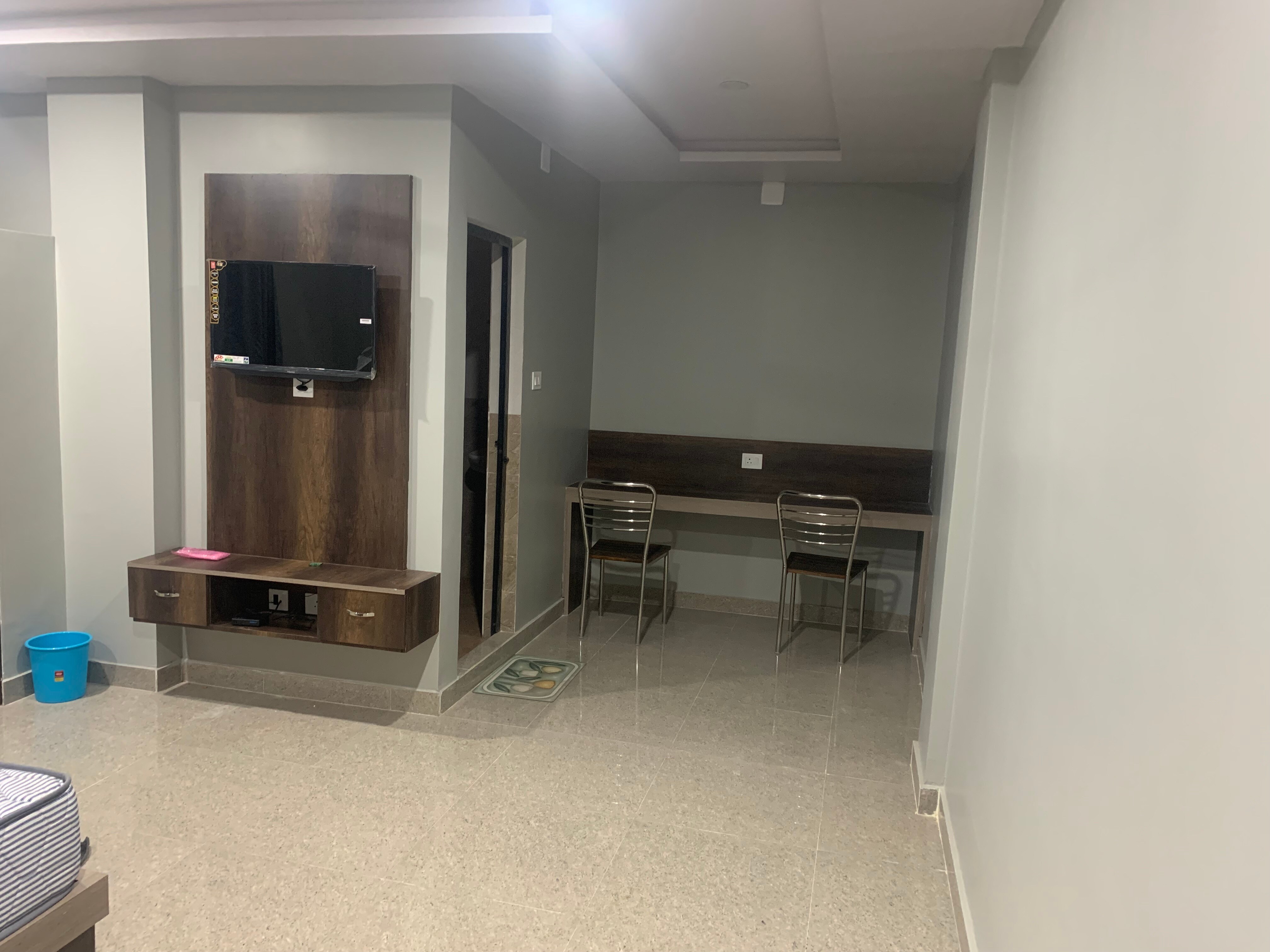 Hotel Monalisa - Tap to explore photos