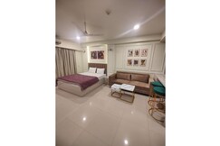 Siddha Xanadu Luxury Apt. Alfa 2, Near Airport & CC2