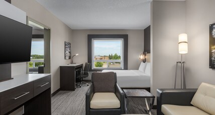 Holiday Inn Express & Suites COLD LAKE Room Type - 1 Bedroom Suite 1 King 1 Queen