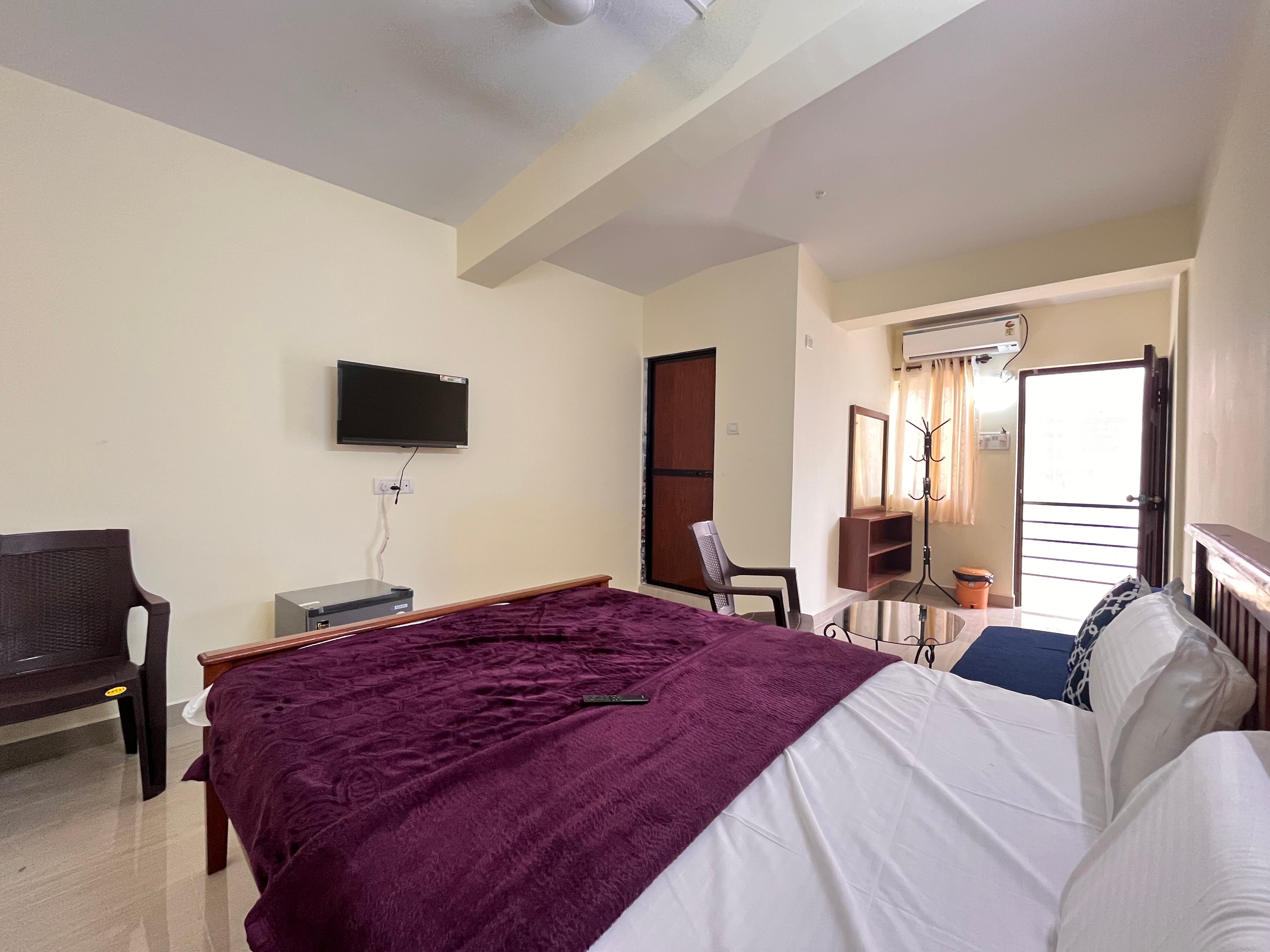 Cozy Inn Calangute - Tap to explore photos