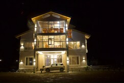 SNOW HEIGHTS