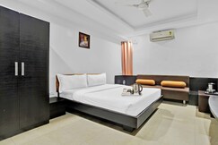 Super Townhouse Divya Palace