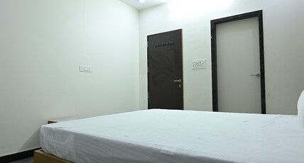 MSR GUEST INN Room Type - DELUXE ROOM