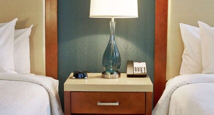 Hilton Garden Inn Phoenix Downtown Room Type - 2 QN CORNER CITY VIEW RM