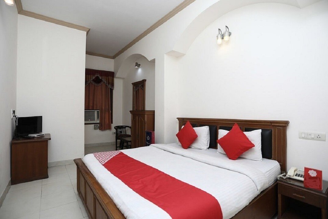 HOTEL YADU RESIDENCY - Tap to explore photos