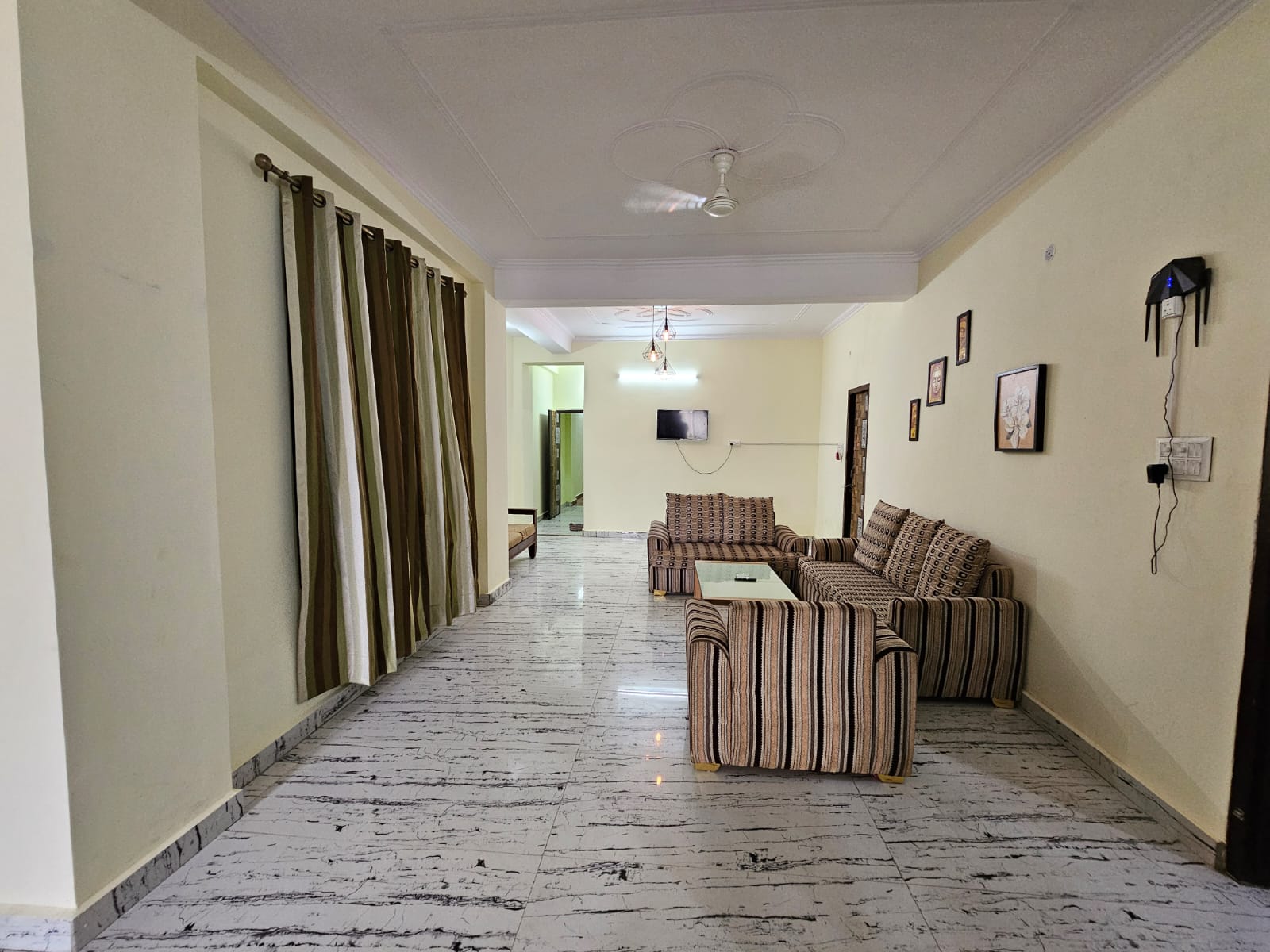 L201 1BHK IN KRISHNA NAGAR LUCKNOW - Tap to explore photos