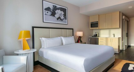 theWit Chicago, a Hilton Hotel Room Type - PREM. KING W KITCHENETTE