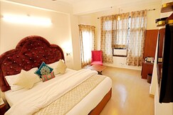 Hotel Uppal Plaza 5mins to triveni ghat
