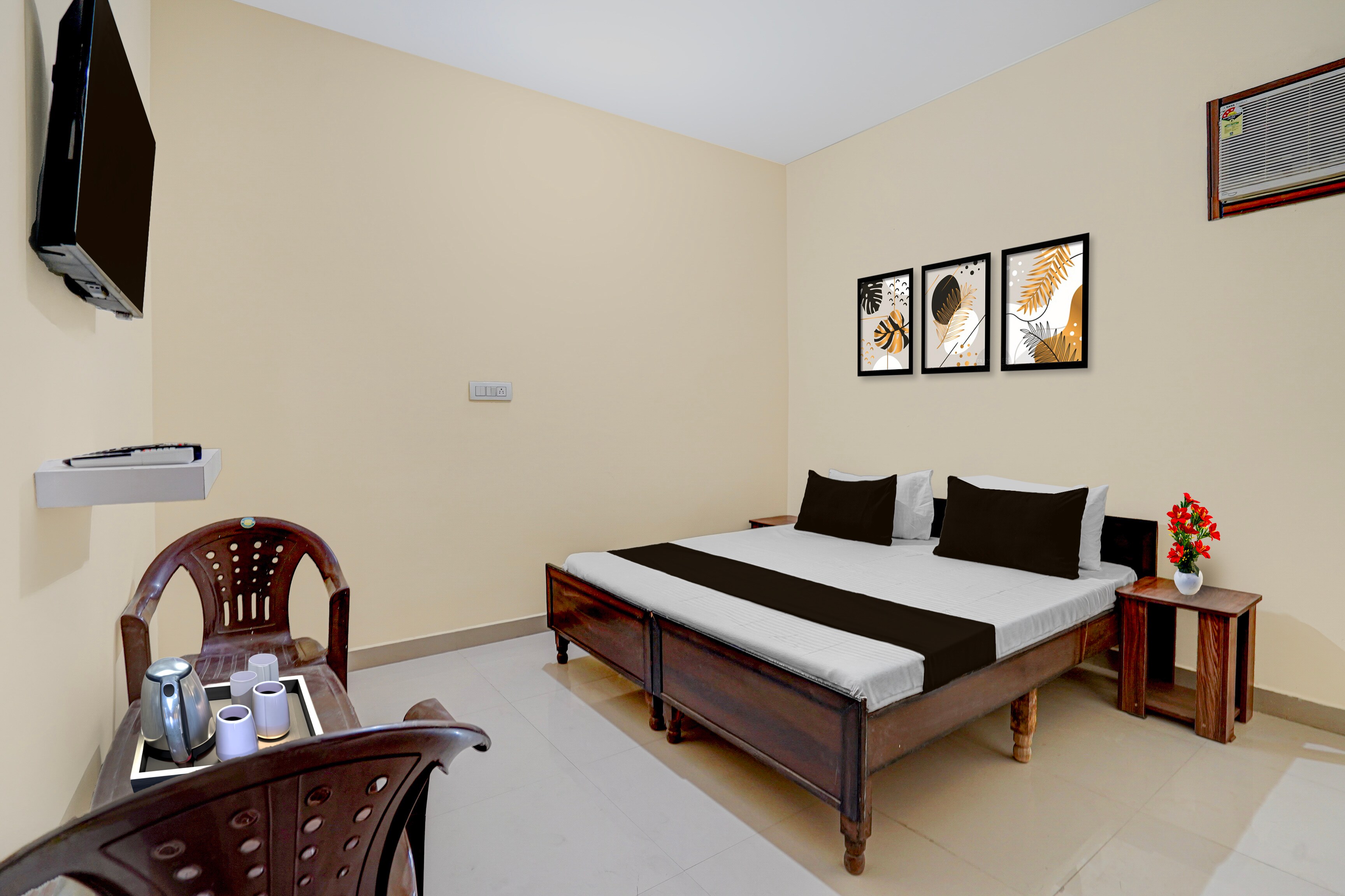 Hotel O Chandigarh Outer Ring Road Formerly Ganesha - Tap to explore photos