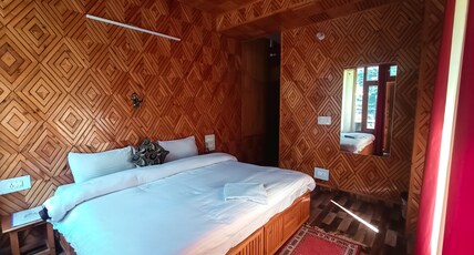 Peekaboo Homestay | Rooms & Kitchen Room Type - Double Room Without Balcony