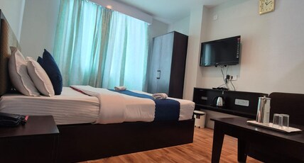 Hotel Kasturi Room Type - Deluxe Room Cozy Comfort with Hillside Views