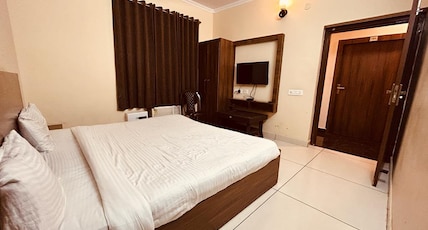 Hotel Pearl Inn (500m from Rudrapur Bus Stop) Room Type - Deluxe King Room Hotel Pearl Inn (500m from Rudrapur Bus Stop) Room Type - Deluxe King Room