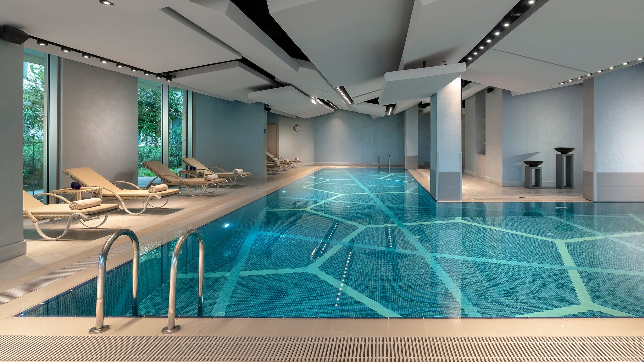 Crowne Plaza Istanbul Florya - Tap to explore photos