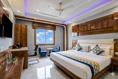 Hotel York Legacy 2 Min from New Delhi Railway Station & Connaught Palace