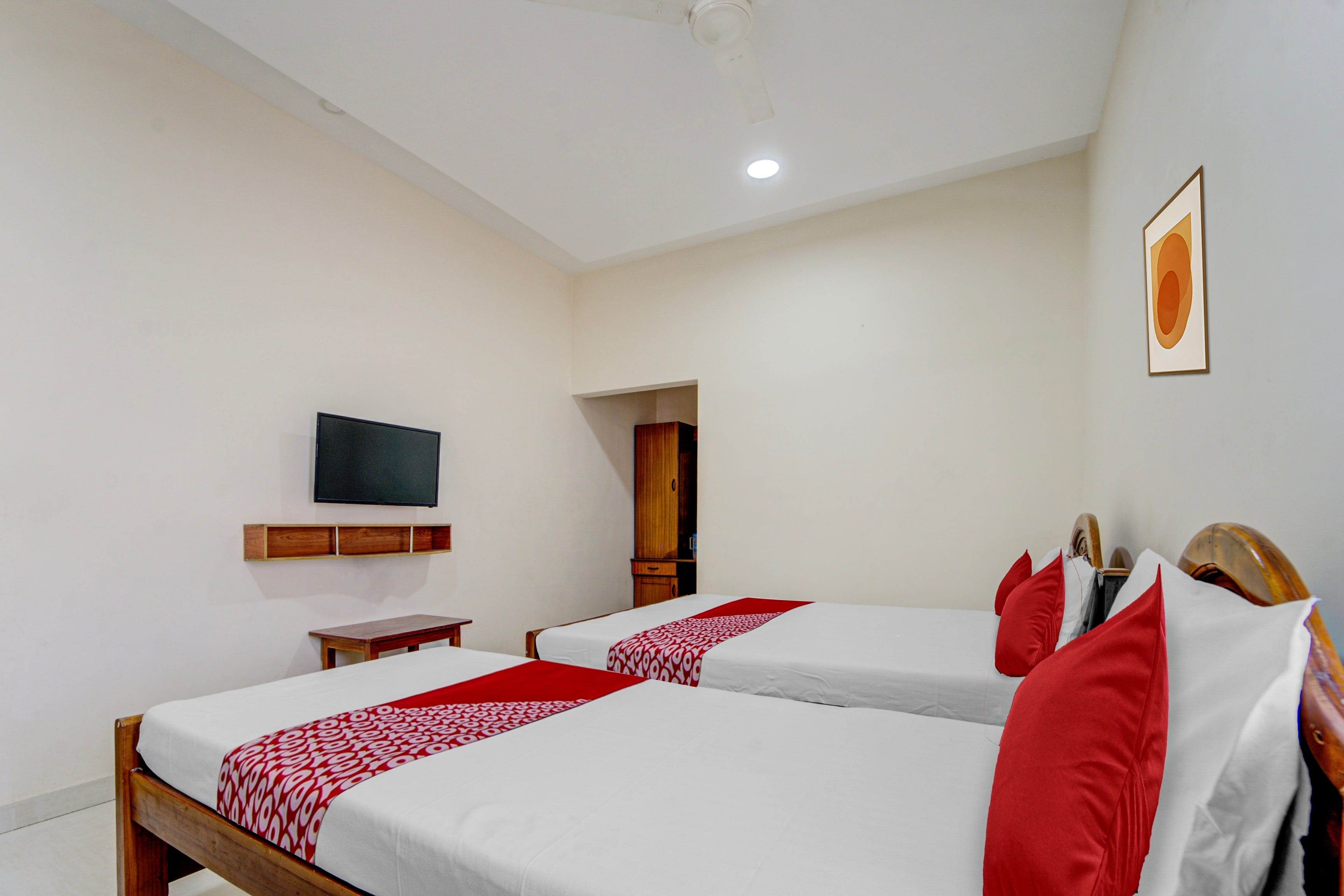 Hotel O MALA RESIDENCY - Tap to explore photos