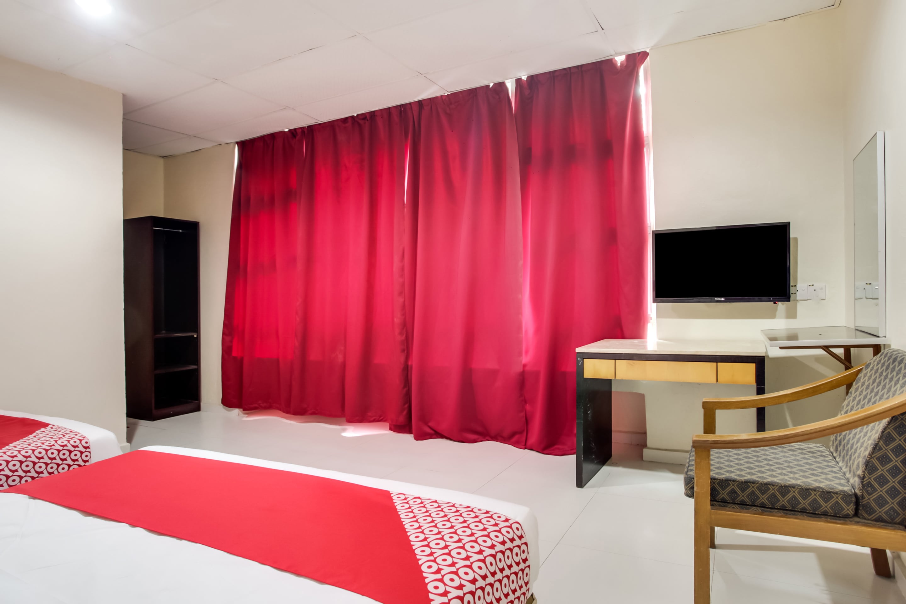 Super OYO 89427 Kavanas Hotel Taiping - Tap to explore photos