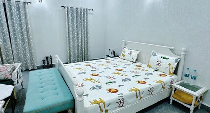 Tringrahi Vraj Mahal Room Type - Standard Room with Common Washroom