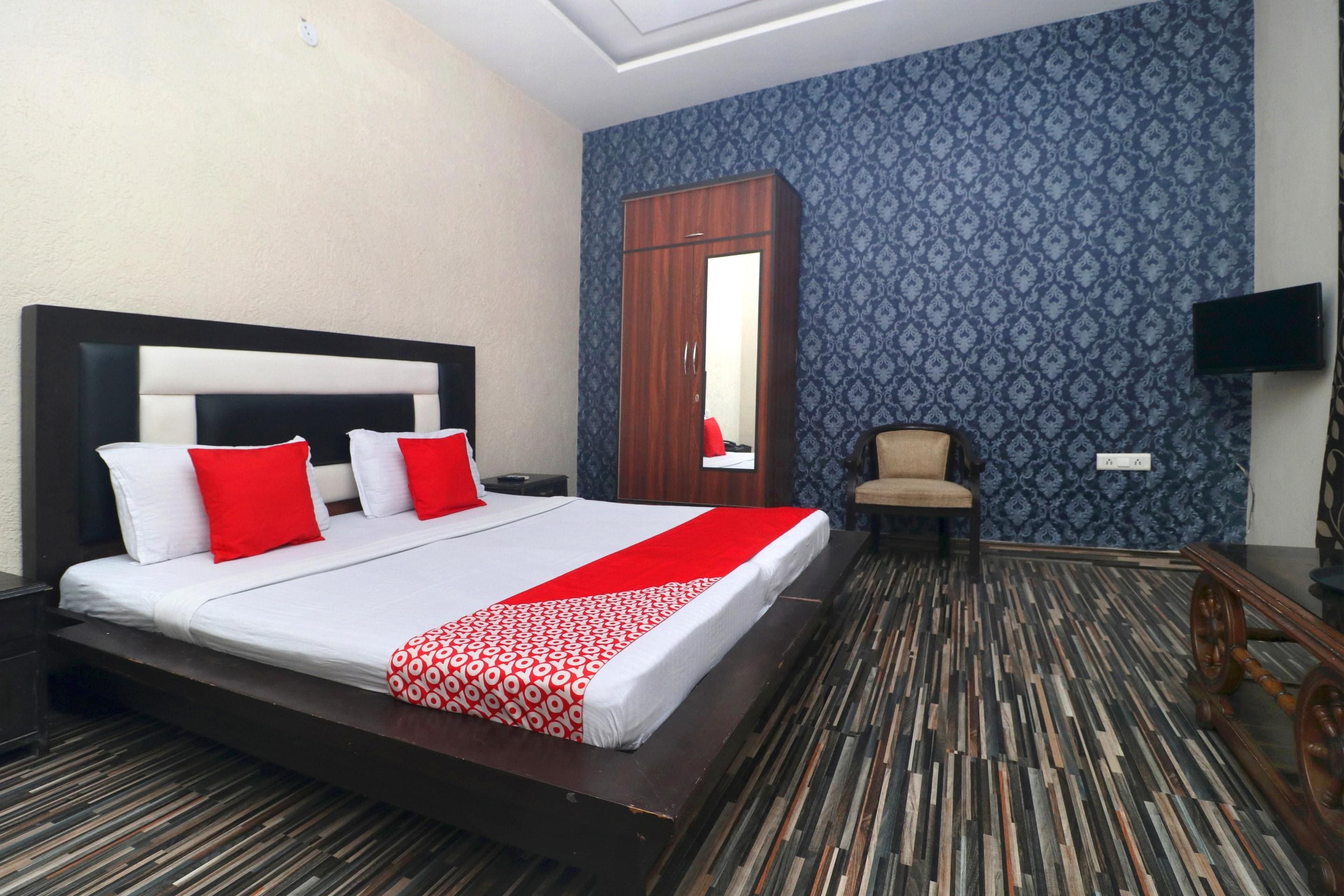 Hotel O B1 - Tap to explore photos