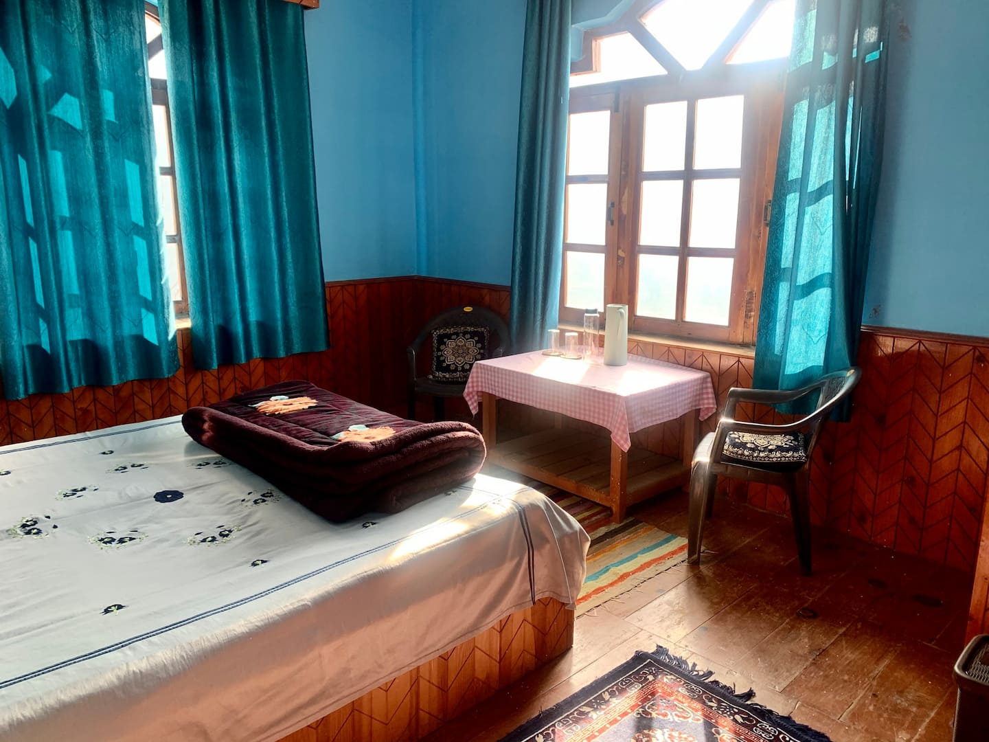 Mount Happy - Tap to explore photos