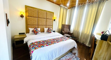 Hotel Valley View Room Type - Luxury Queen Bed Room with Valley View