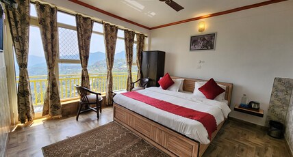 Mountain Golden Ray near Waterfall Mukteshwar Room Type - Valley View Bedroom