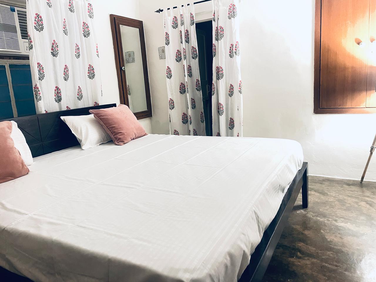 The Lata's - Tap to explore photos