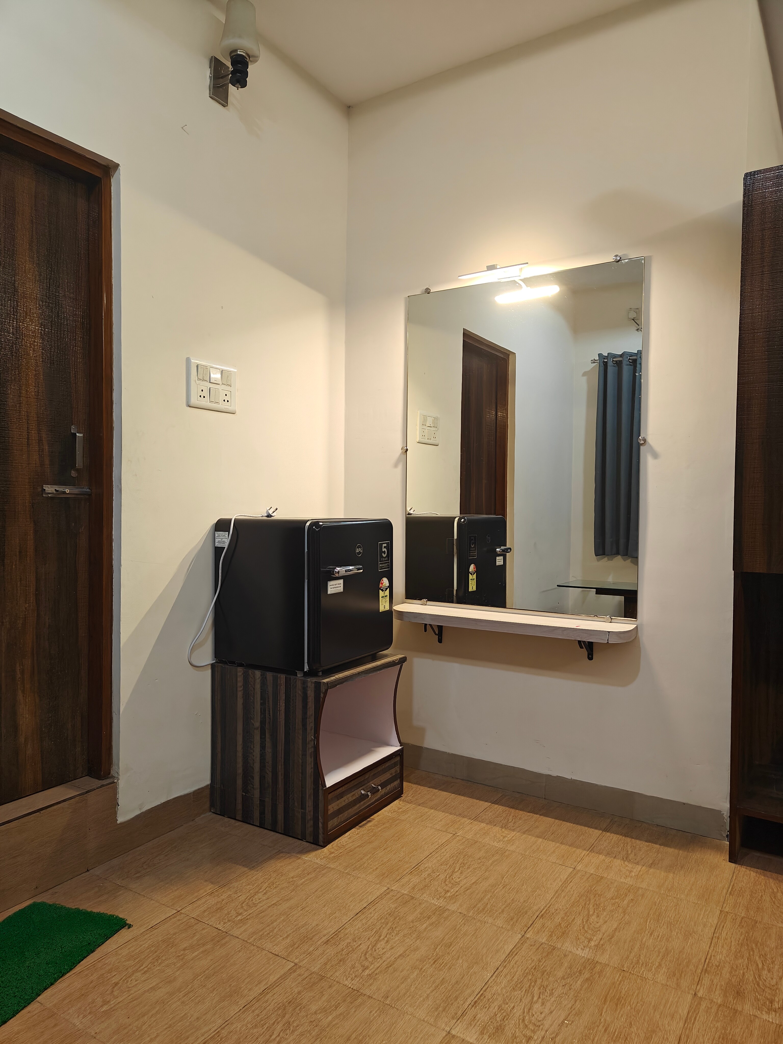 Hotel Alka Palace - Tap to explore photos