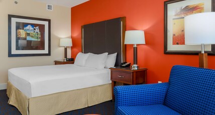 Hilton Branson Convention Center Room Type - 1 KING DLX ROOM W  SOFABED