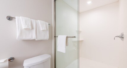 Holiday Inn Express Hotel & Suites Bradenton West Room Type - 1 King Standard Mobility Accessible Roll in Shower Holiday Inn Express Hotel & Suites Bradenton West Room Type - 1 King Standard Mobility Accessible Roll in Shower