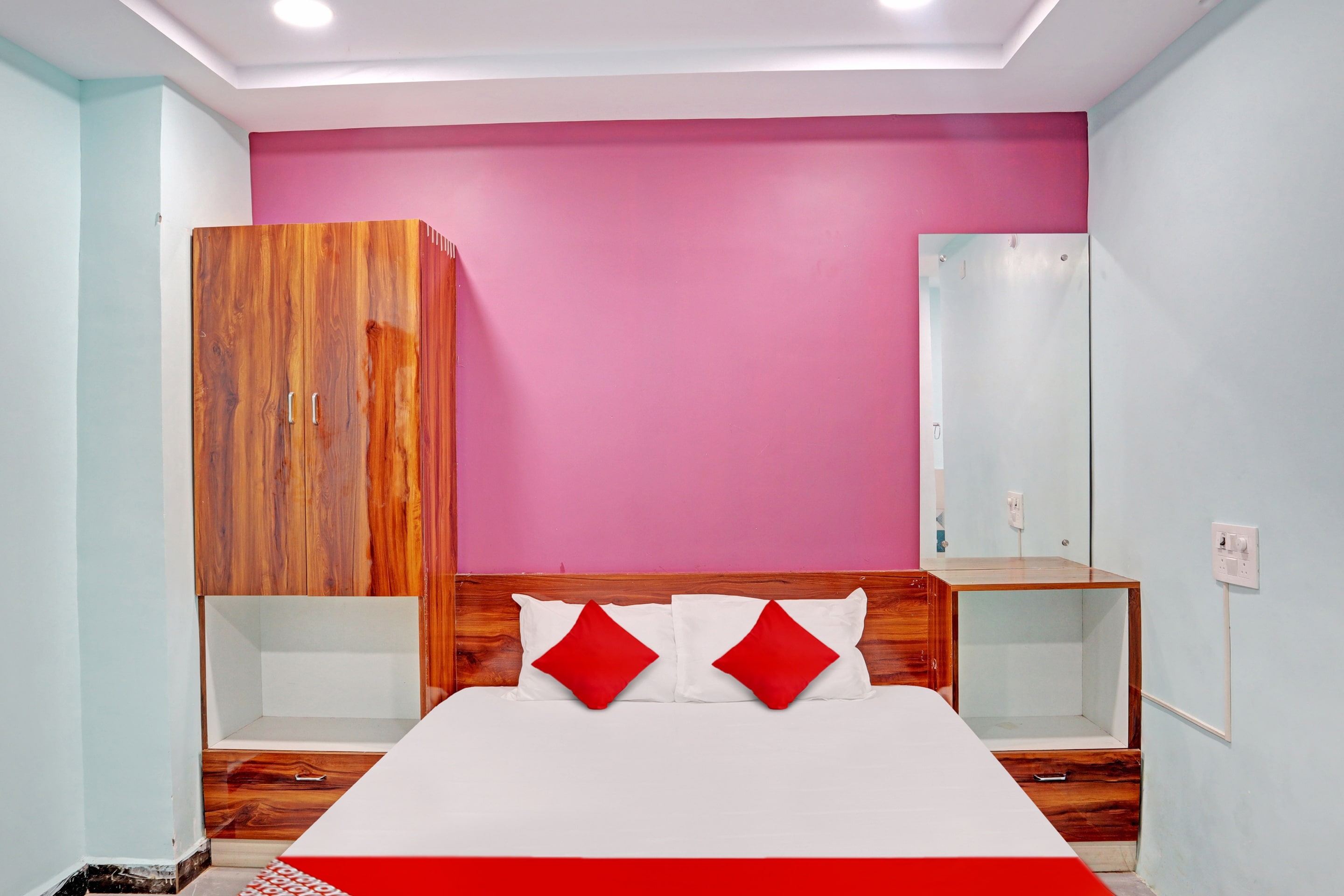 Super Hotel O SAI LEELA RESIDENCY - Tap to explore photos