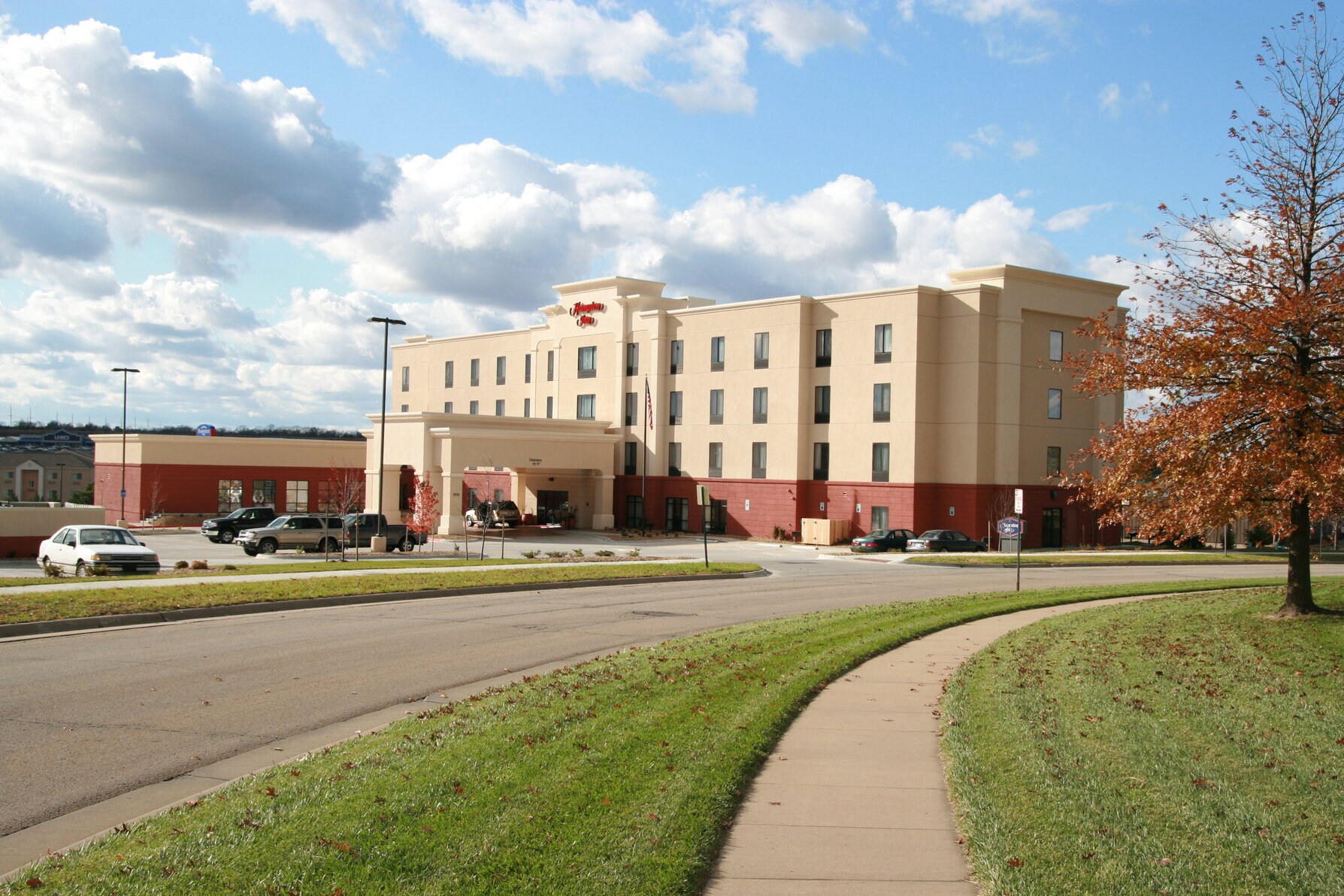 Hampton Inn by Hilton Topeka - Tap to explore photos