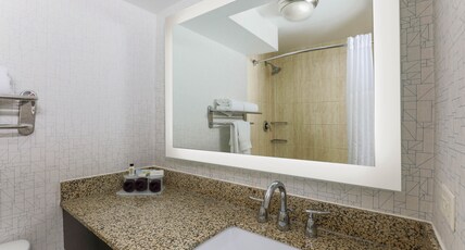 Holiday Inn Express Hotel & Suites Fort Worth Downtown Room Type - 2 Queen Standard