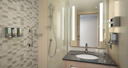 Hampton by Hilton Kiel City Centre Room Type - TWIN ROOM W HARBOUR VIEW