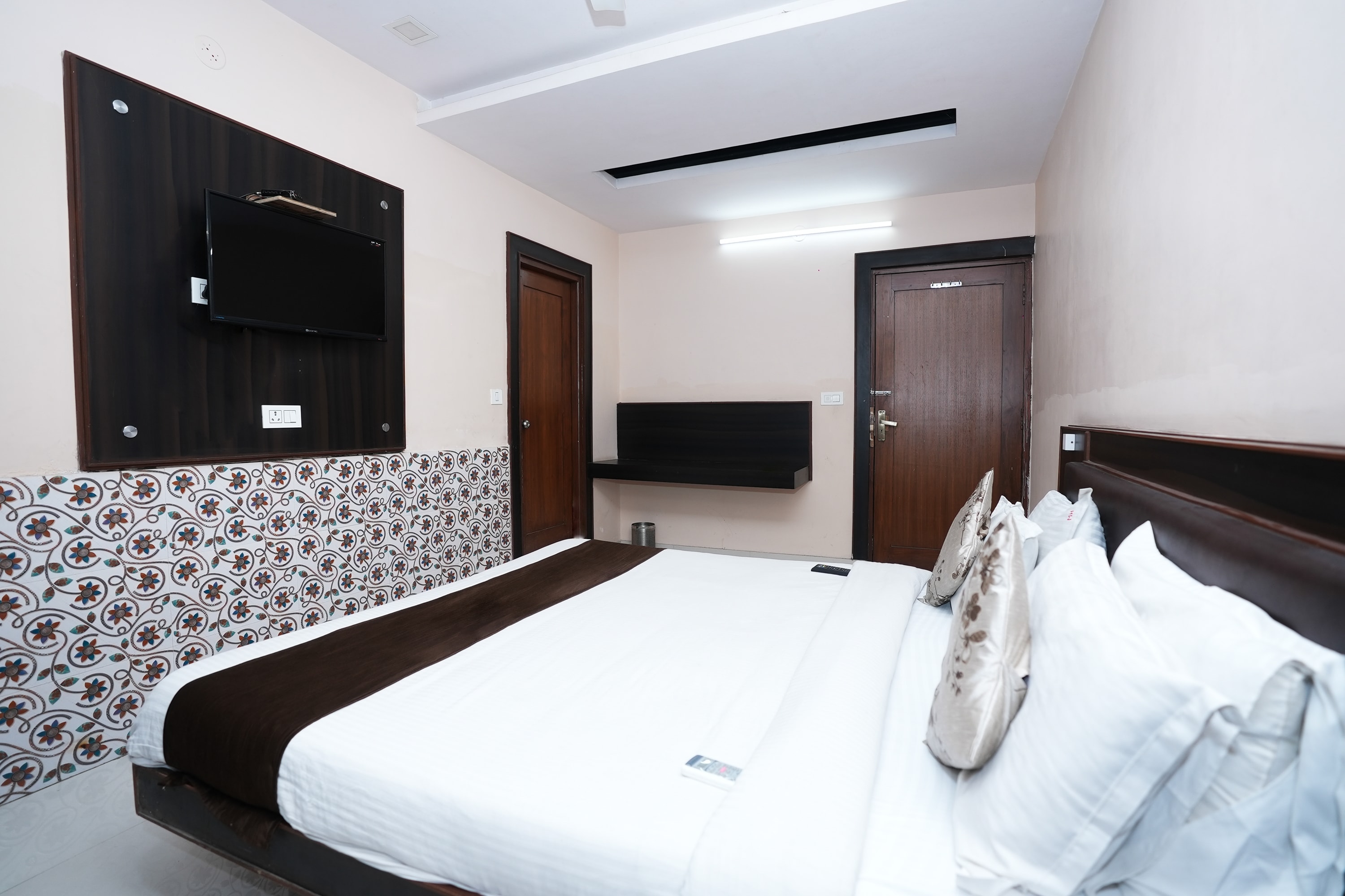 Hotel Madurai near Central Bus Stand, Udaipur - Tap to explore photos