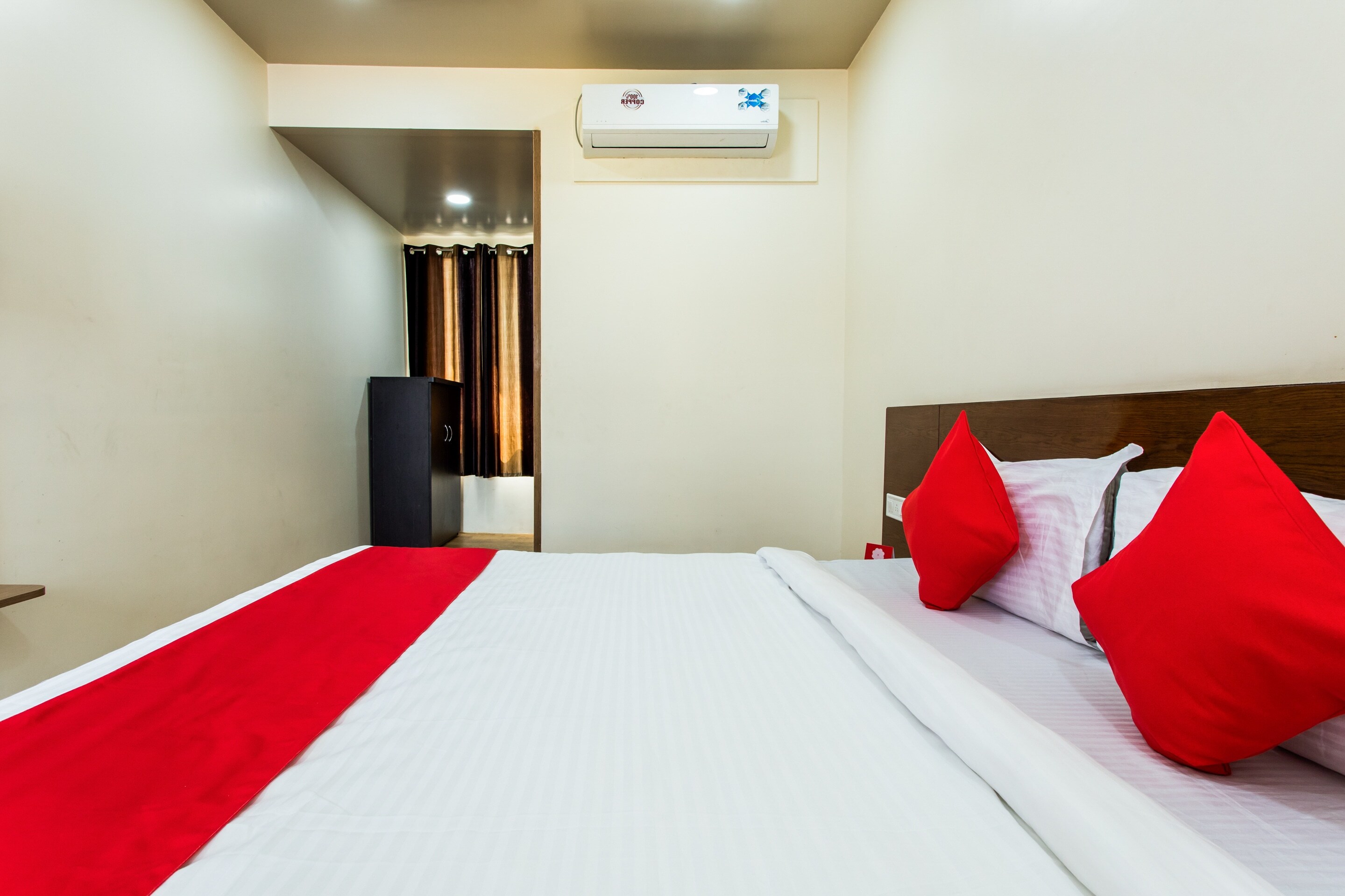 OYO 11929 Hotel Ridhi Sidhi - Tap to explore photos
