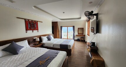 Sapa TT Homestay Room Type - Deluxe Private Balcony Family Mountain View