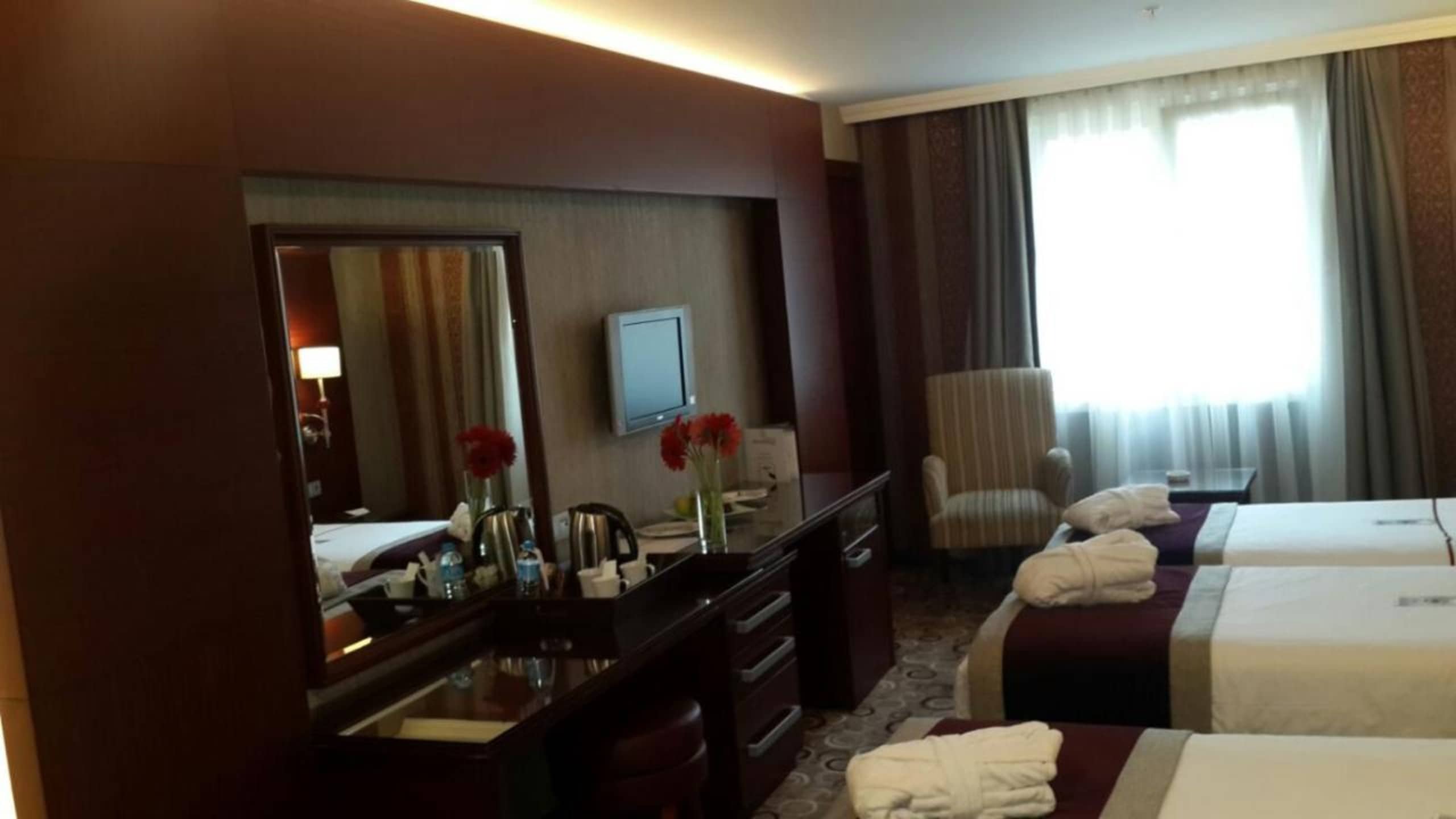 Taksim Gonen Hotel - Tap to explore photos