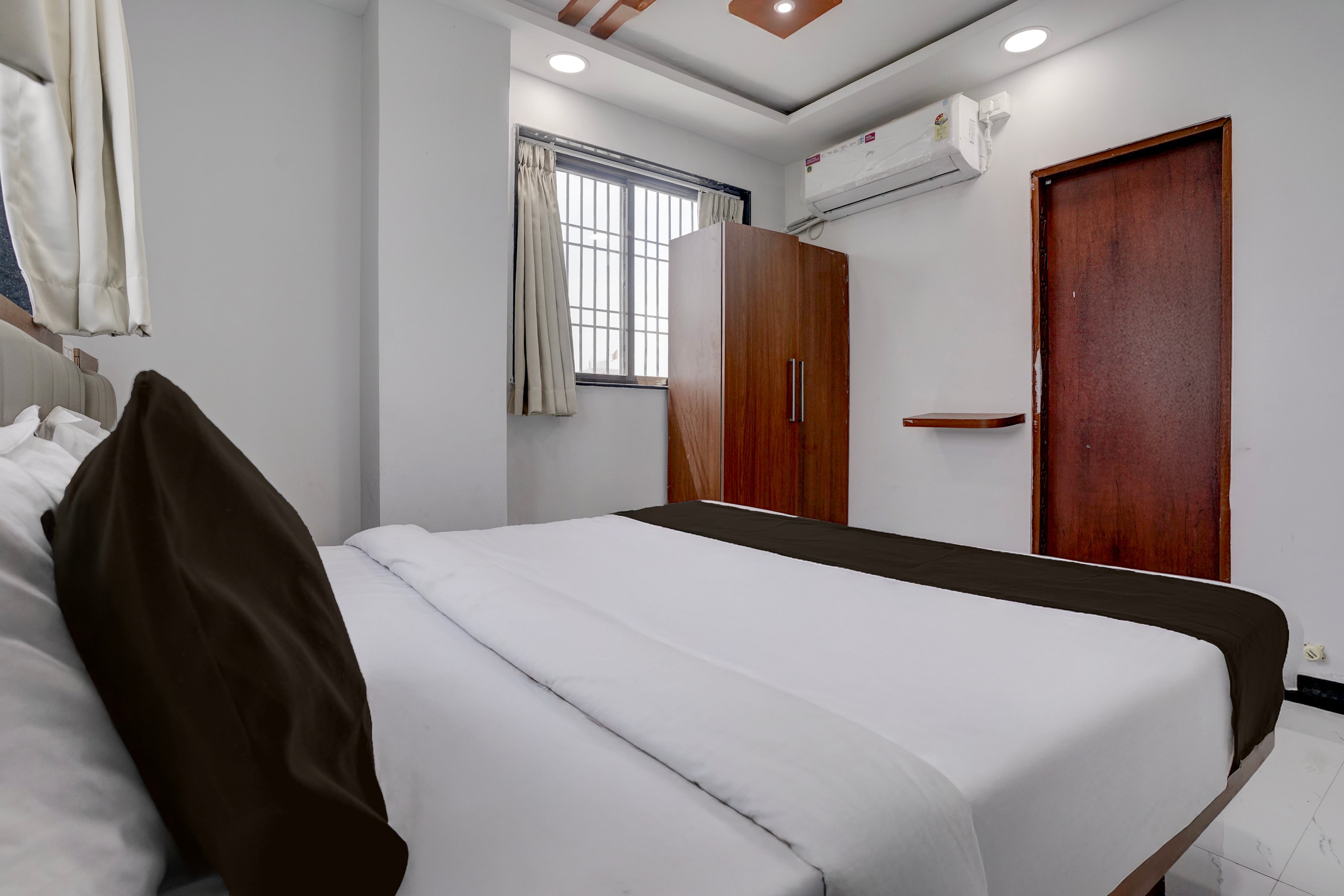Hotel O Shree Lodging - Tap to explore photos