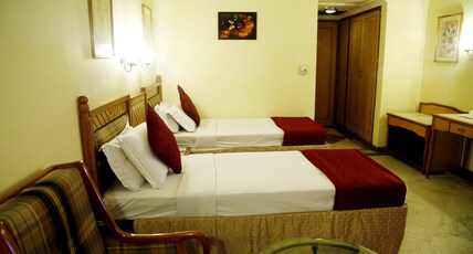 LEO FORT HOTEL Room Type - Super Deluxe with Window and Work Desk