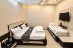 HOTEL PUJARI