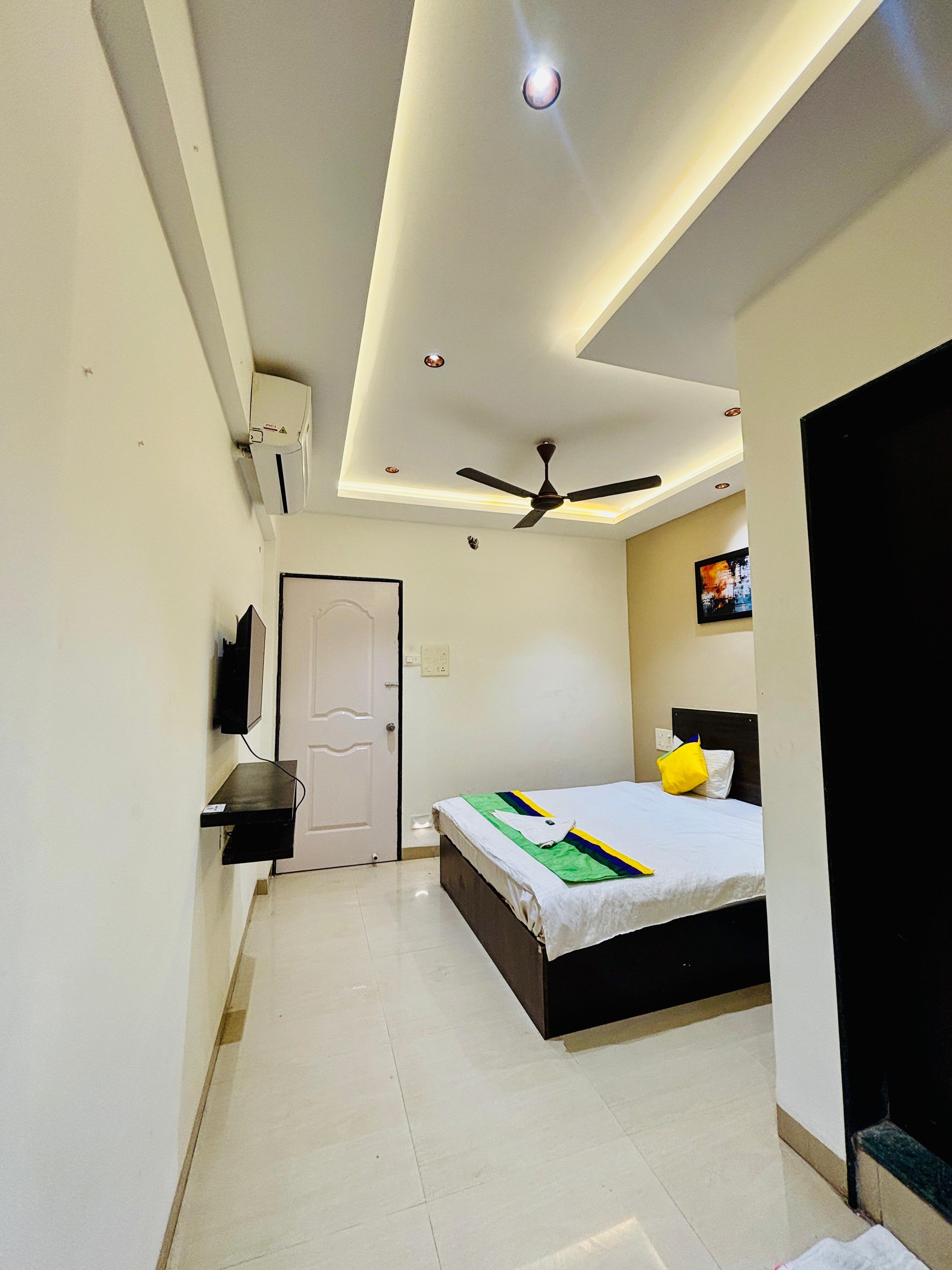 Hotel Royal Samrat - Tap to explore photos