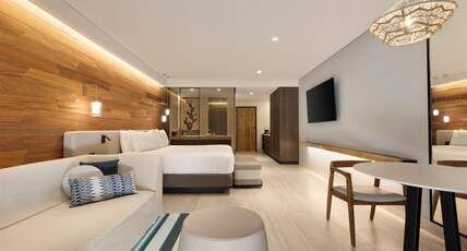 Hilton Cancun, an All-Inclusive Resort Room Type - HIGH FLOOR OCEAN VW KING