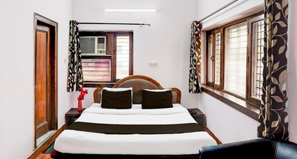 Super Hotel O Krishna Nagar Chowk Near ONGC Room Type - Deluxe
